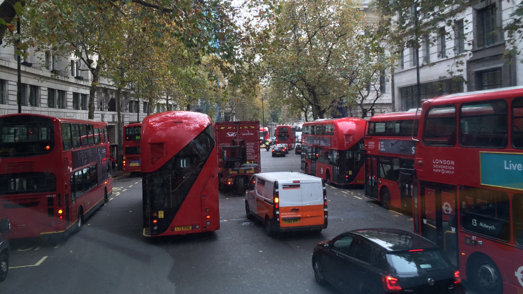 london billiga flygresor röd dubbeldäckare